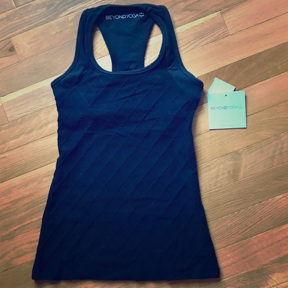 NWT Beyond Yoga Textured Racerback w/shelf bra